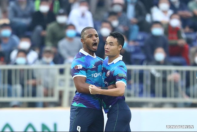 Thắng SLNA, HLV Đức Thắng tiết lộ PSG của Việt Nam còn mua thêm cầu thủ