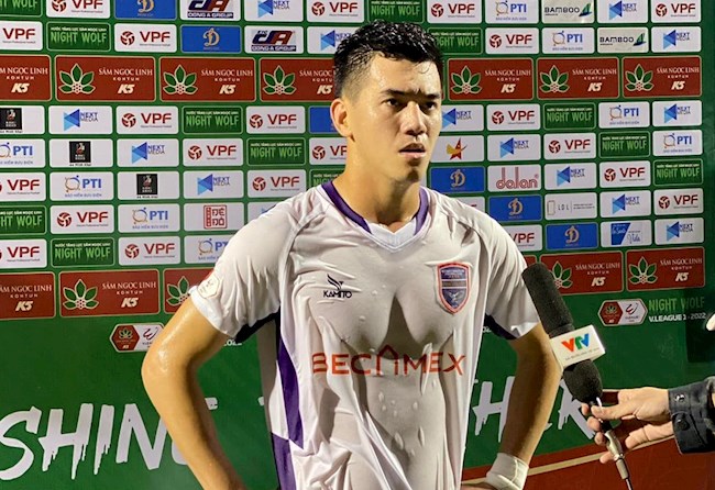 Bức hình trả lời phỏng vấn của Tiến Linh gây sốt