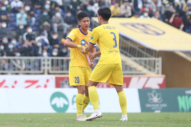 Văn Đức dính chấn thương trong trận SLNA hoà Thanh Hoá