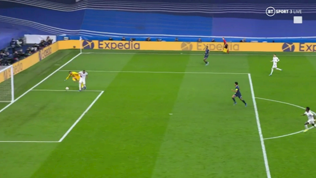 Tình huống Donnarumma mắc sai lầm giúp Benzema cân bằng tỷ số 1-1 Tình huống Donnarumma mắc sai lầm giúp Benzema cân bằng tỷ số 1-1