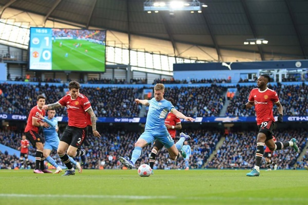 Bruno Fernandes chưa thể so sánh với Kevin De Bruyne