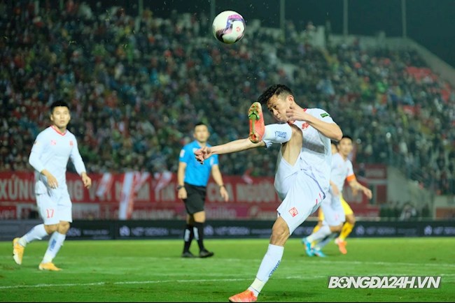 HLV Park Hang Seo triệu tập gấp tiền vệ HAGL thay thế Tô Văn Vũ