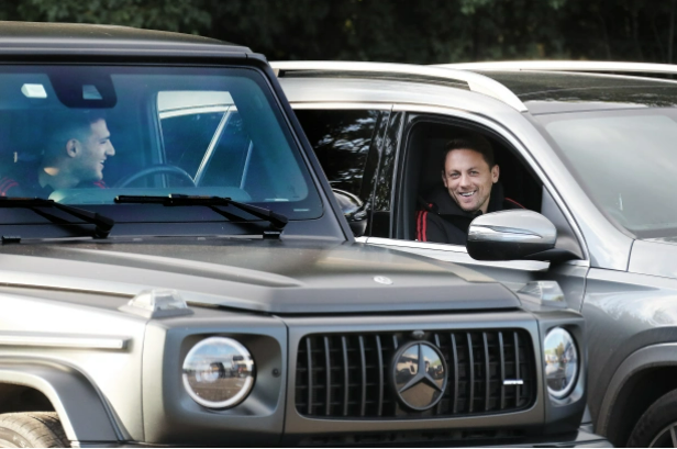 Các cầu thủ MU phải tự lái xe tham dự trận đấu với Spurs