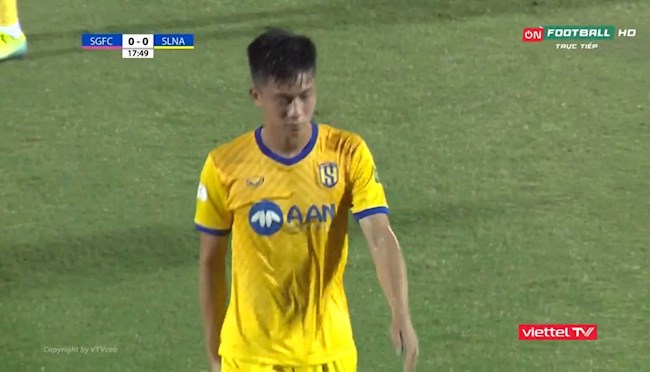 Văn Đức rời sân sớm vì chấn thương, HLV Park thêm phần lo lắng hình ảnh