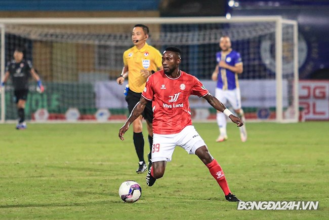 Video: Hoàng Vũ Samson lập siêu phẩm từ giữa sân vào lưới SLNA