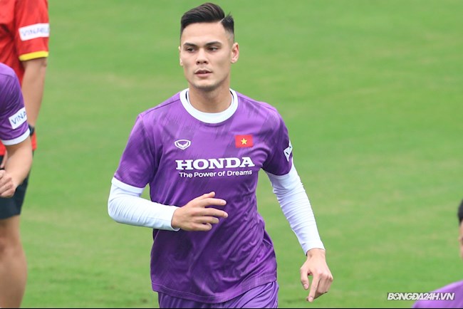 Adriano Schmidt tập luyện ra sao trong lần đầu khoác áo ĐT Việt Nam?