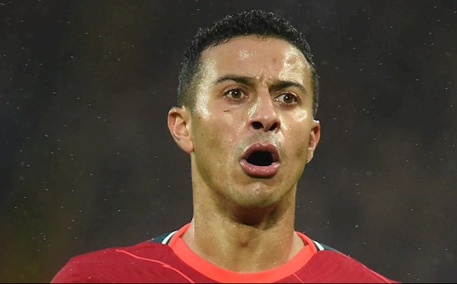 Video: Thiago Alcantara thêu hoa dệt gấm trên sân tập trước đại chiến Arsenal