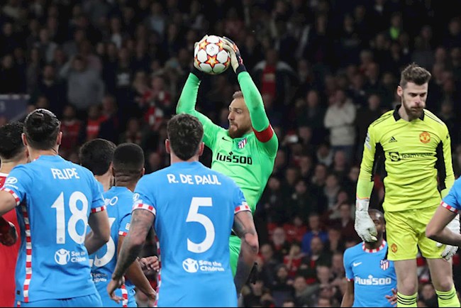 Bị Atletico Madrid loại khỏi C1, MU “rút ruột” đối thủ
