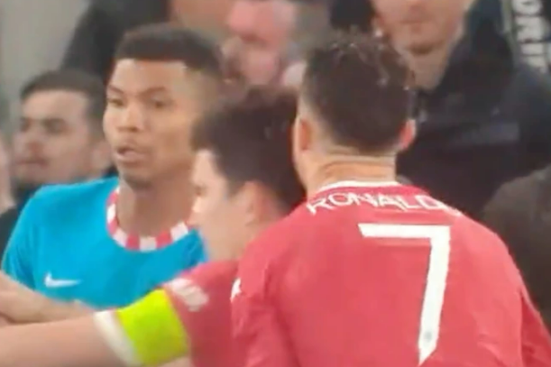 Tình huống Maguire va chạm với Ronaldo