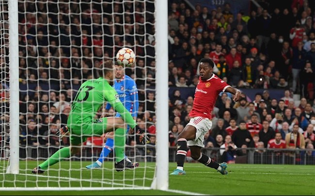 Oblak kể lại pha dùng mặt đỡ bóng của Elanga