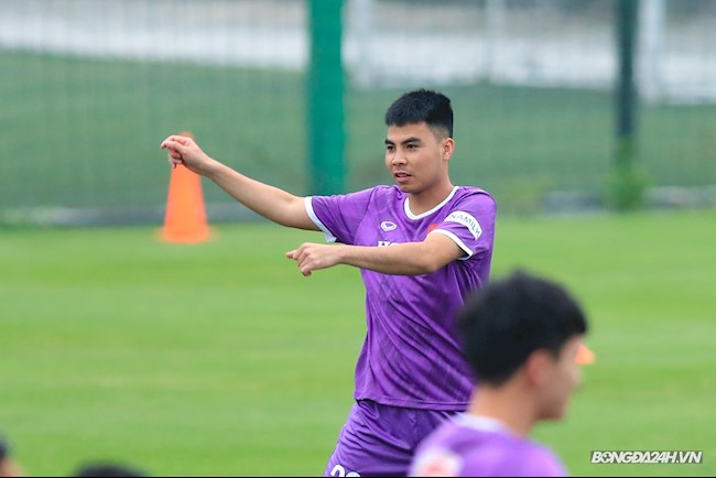 Thêm Đức Huy làm khán giả ở trận Việt Nam - Oman