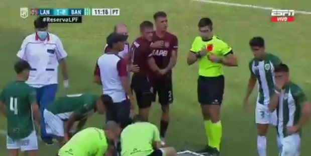 Pablo Krilanovich nhận thẻ đỏ vì ngã lên người đối thủ