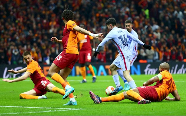 Galatasaray ghi bàn vào lưới Galatasaray