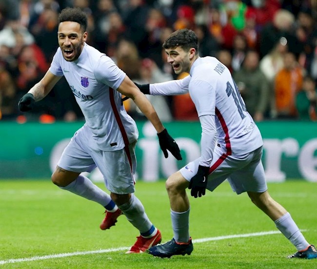 Aubameyang ấn định thắng lợi cho Barca