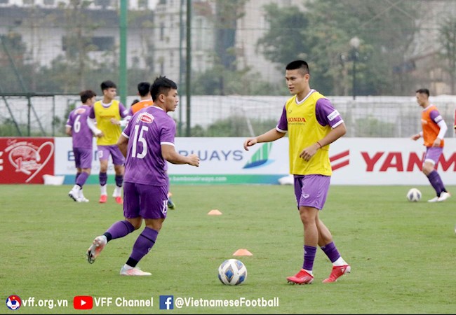 Tuấn Hải tỏa sáng, ĐT Việt Nam thắng dễ đàn em U23