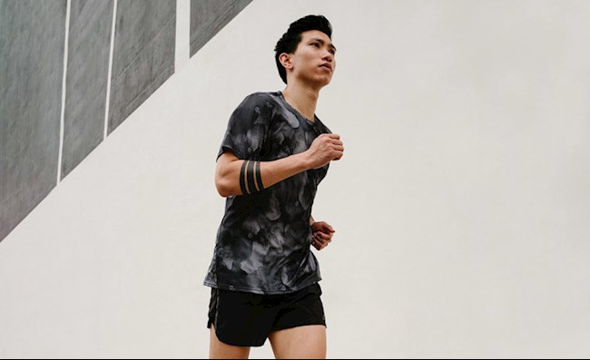 Văn Hậu để lộ vết sẹo dài ở đầu gối sau phẫu thuật