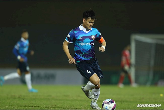 Hồ Tấn Tài nhận thẻ vàng sau hành vi khiếm nhã với trọng tài 1