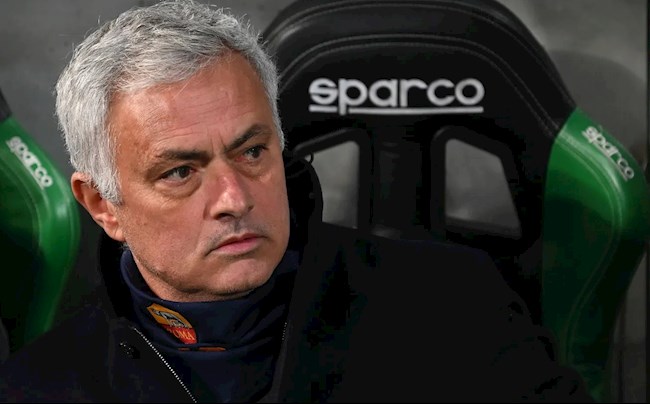 Bị đánh giá thấp hơn Sarri, Mourinho đếm cúp đáp trả