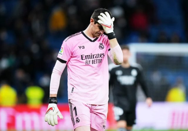 Thibaut Courtois chất vấn Carlo Ancelotti