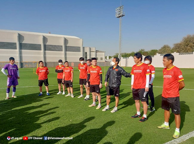 U23 Việt Nam gặp tân HLV Gong Oh Kuyn ở buổi tập đầu tiên tại UAE hình ảnh