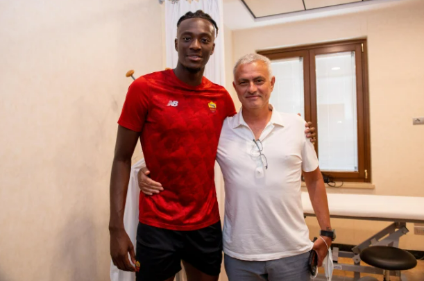 Tammy Abraham nói về mối quan hệ với Jose Mourinho Tammy Abraham nói về mối quan hệ với Jose Mourinho