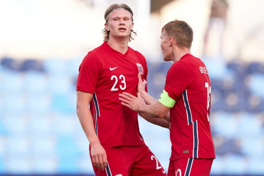 Haaland hỏi Odegaard về cuộc sống ở Real Madrid, bom tấn sắp nổ?