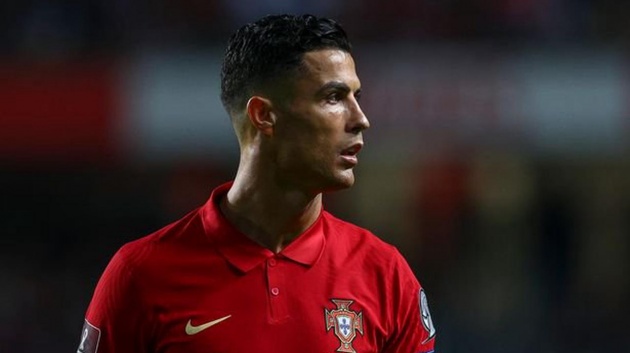 Fernandes lên tiếng bênh vực Cristiano Ronaldo