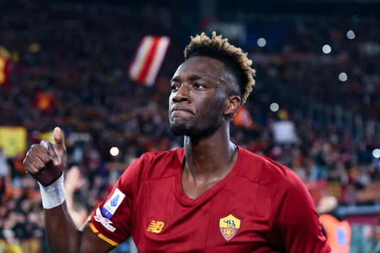Fikayo Tomori khuyên Abraham tới Roma Fikayo Tomori khuyên Abraham tới Roma