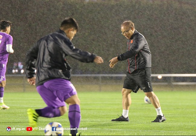 ĐT Việt Nam bỏ dở buổi tập đầu tiên tại Nhật Bản