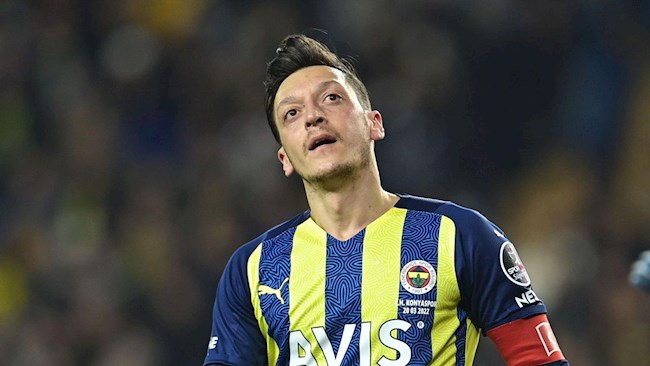 Mesut Ozil chính thức lên tiếng vụ bị treo giò