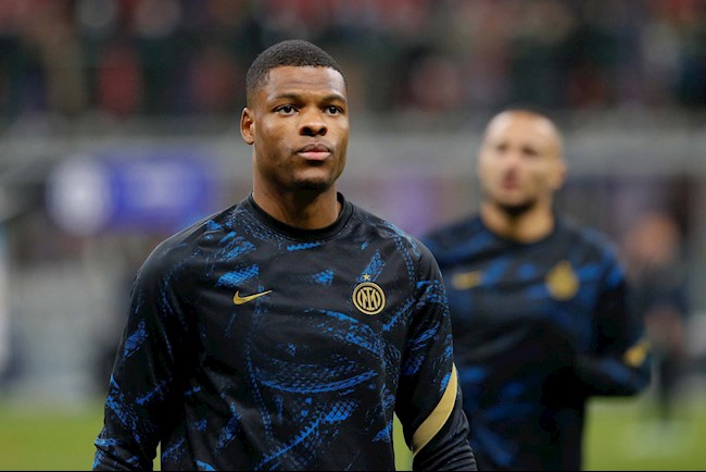 MU liên hệ ký Dumfries