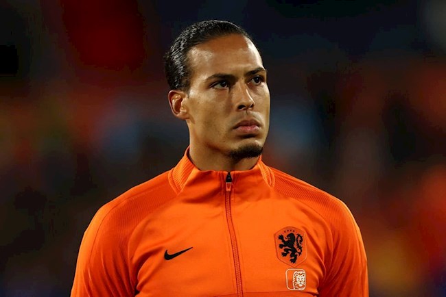Van Dijk tranh cãi với HLV Van Gaal hình ảnh Van Dijk tranh cãi với HLV Van Gaal hình ảnh