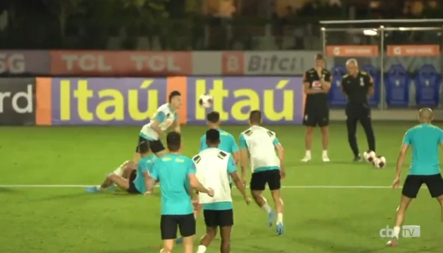 Gabriel Martinelli gây ấn tượng trong buổi tập mới nhất của ĐT Brazil Gabriel Martinelli gây ấn tượng trong buổi tập mới nhất của ĐT Brazil