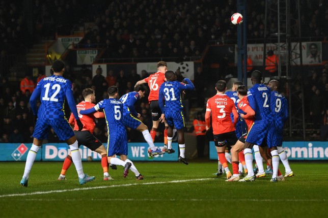 Malang Sarr chơi tệ trước Luton