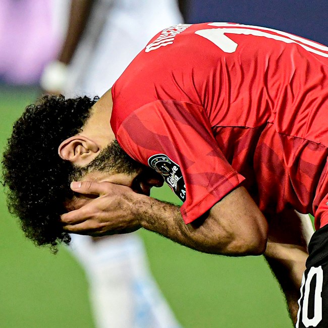 Salah bị CĐV Senegal chiếu laser vào mặt Salah bị CĐV Senegal chiếu laser vào mặt