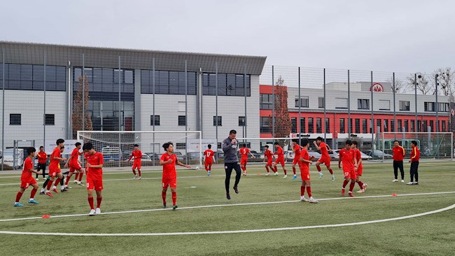 Các cầu thủ U17 hào hứng với những giáo án của HLV Nicolai Adam