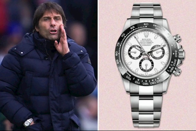 Antonio Conte đang sử dụng chiếc Rolex Daytona trị giá 11.600 bảng Anh. Ông thầy người Italia theo đuổi phong cách cổ điển. Ông từng dùng chiếc xe Nissan Duke trị giá 19.200 bảng Anh.