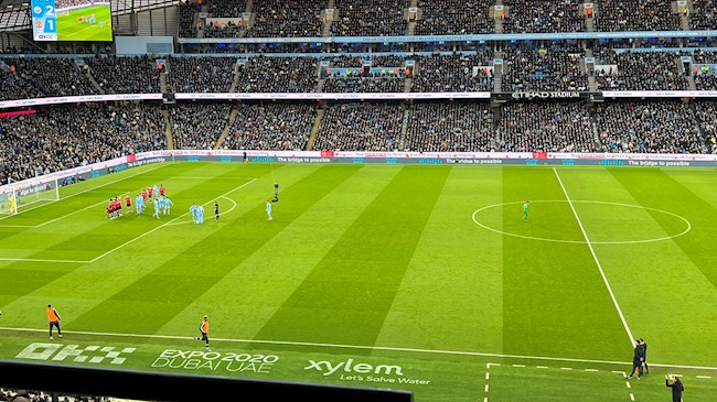 Ederson ở trận đấu với MU