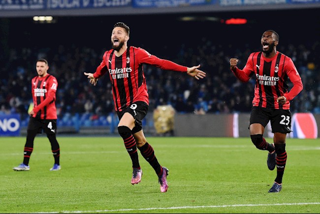 Giroud mừng bàn thắng định đoạt trận đấu Giroud mừng bàn thắng định đoạt trận đấu