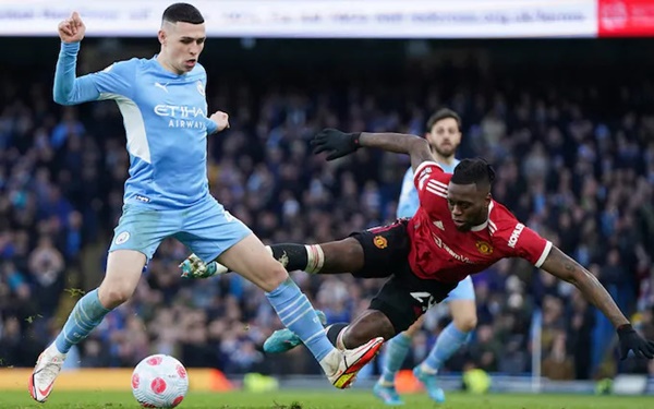 Hình ảnh diễn tả sự tệ hại của Wan-Bissaka trước Man City