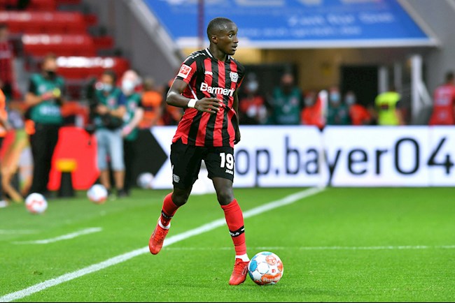 Newcastle chi đậm ký Diaby Newcastle chi đậm ký Diaby