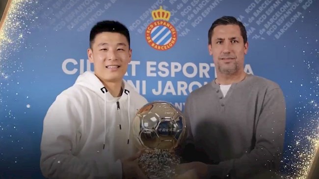 Wu Lei cảm thấy xấu hổ khi giành danh hiệu QBV Trung Quốc hình ảnh