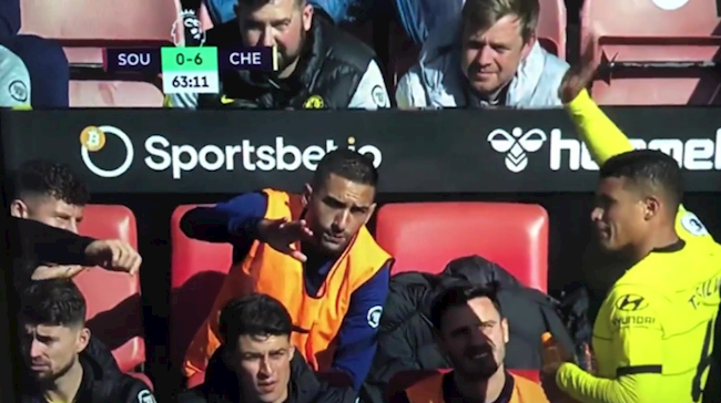 Thiago Silva khiến Ross Barkley và Hakim Ziyech bẽ mặt