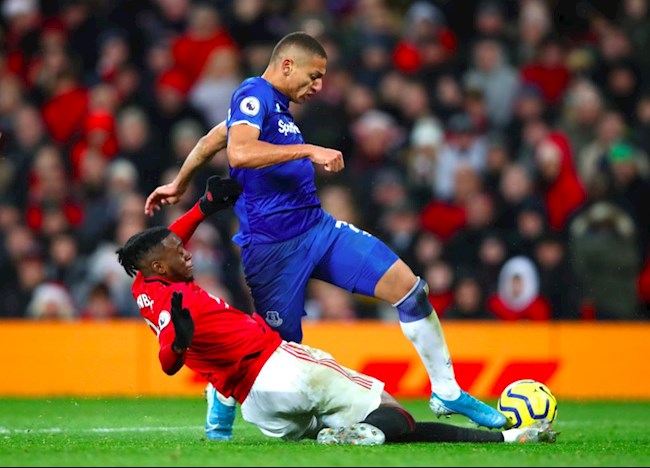 Aaron Wan-Bissaka bị chỉ trích dữ dội sau trận thua Everton