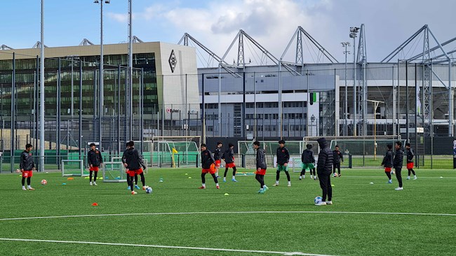 ĐT U17 Việt Nam bắt đầu tuần tập huấn cuối cùng tại Monchengladbach