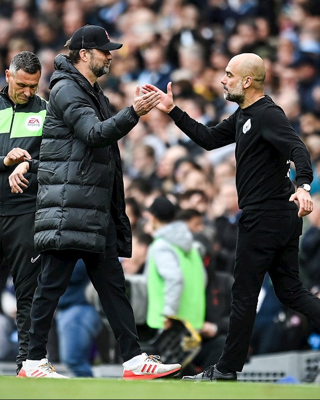 Hành động của Pep và Klopp sau khi trận đấu kết thúc bất phân thắng bại