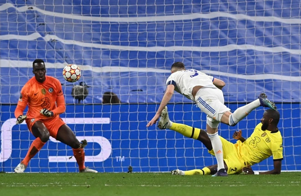 Thiery Henry ngả mũ trước phong độ của Karim Benzema