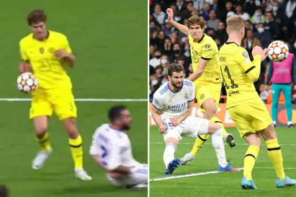 Từ chối bàn thắng của Marcos Alonso, trọng tài bị chỉ trích dữ dội