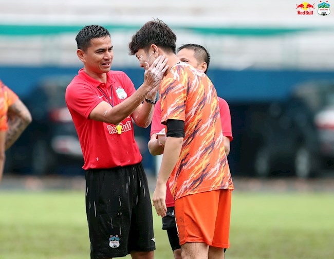 Cầu thủ ngày càng mất dạy