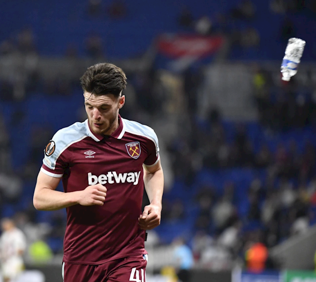 Đụng độ nảy lửa giữa cảnh sát và CĐV ở trận Lyon vs West Ham Đụng độ nảy lửa giữa cảnh sát và CĐV ở trận Lyon vs West Ham